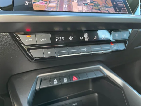 AUDI A3 Sportback (2024) — foto 8 van 21
