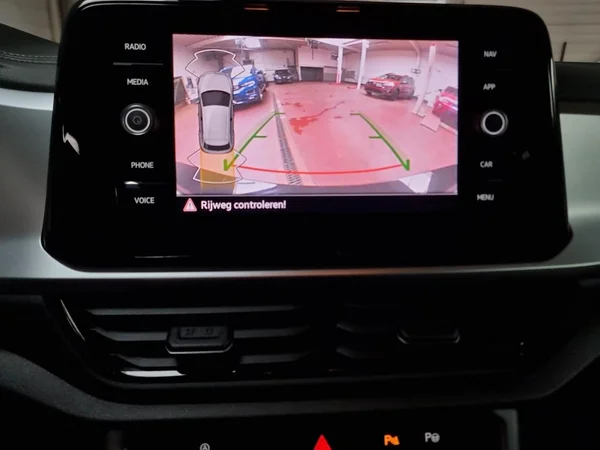 VOLKSWAGEN T-Roc (2022) — foto 6 van 23