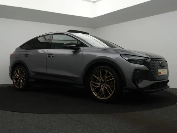 AUDI Q4 Sportback e-tron (2023) — foto 12 van 30