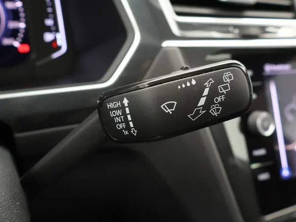 Volkswagen Tiguan (2021) — foto 9 van 29