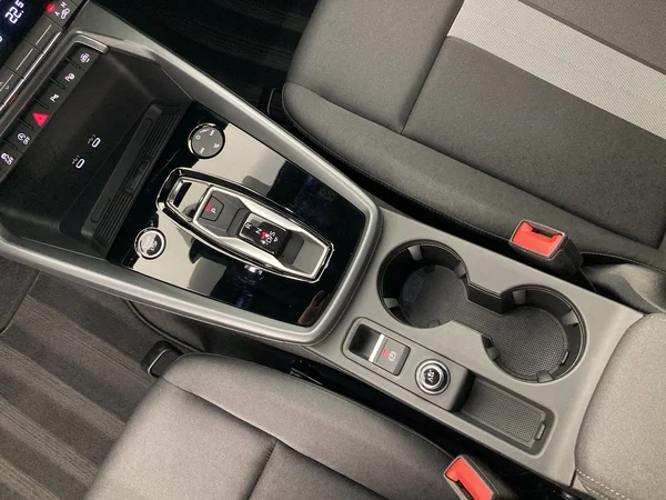 AUDI A3 Sportback (2024) — foto 16 van 36