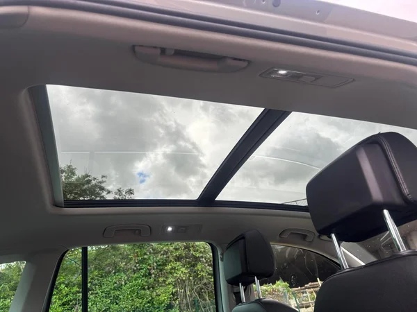 VOLKSWAGEN Tiguan (2017) — foto 13 van 24