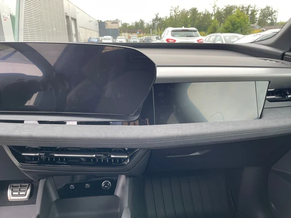 AUDI Q6 e-tron (2024) — foto 6 van 24