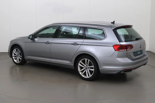 Volkswagen Passat SW (2023) — foto 13 van 19