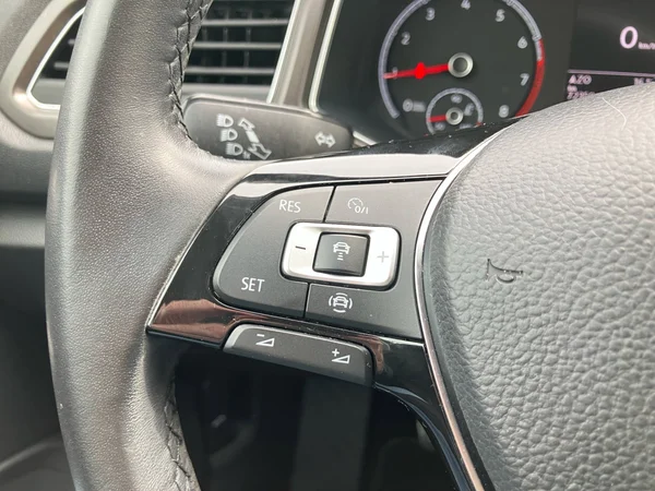 VOLKSWAGEN T-Roc (2020) — foto 15 van 25