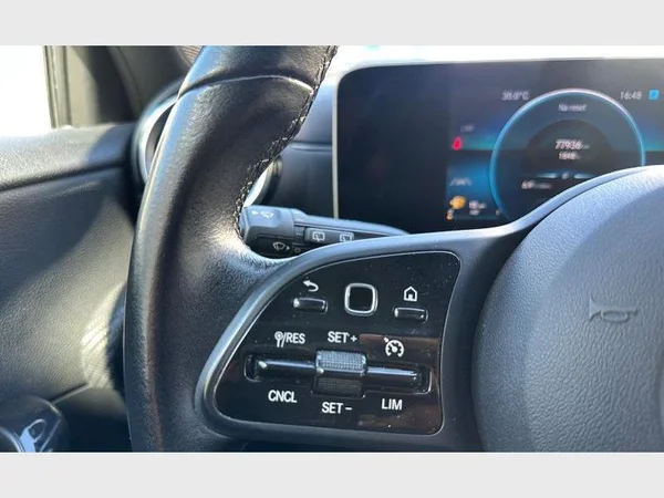 Mercedes-Benz A 180 (2019) — foto 13 van 23