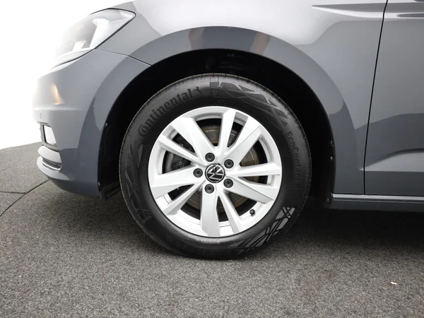 VOLKSWAGEN Touran (2023) — foto 6 van 23