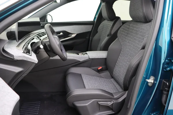 Peugeot e-3008 (2025) — foto 15 van 18