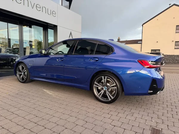 Bmw 320 (2024) — foto 7 van 17