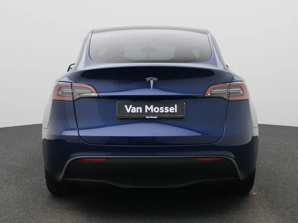 Tesla Model Y (2023) — foto 39 van 43