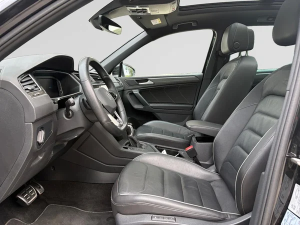 VOLKSWAGEN Tiguan (2023) — foto 24 van 24