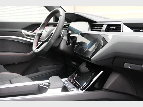 AUDI Q8 e-tron (2023) — foto 13 van 35