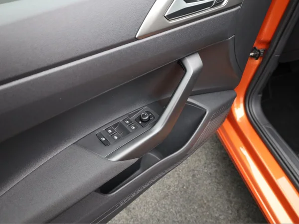 VOLKSWAGEN Polo (2018) — foto 4 van 19