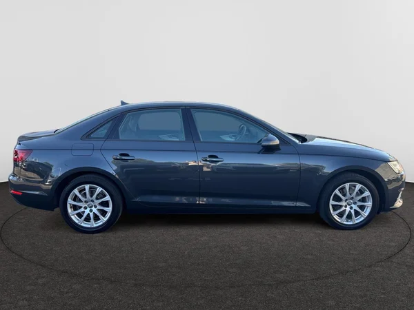 AUDI A4 (2019) — foto 6 van 21