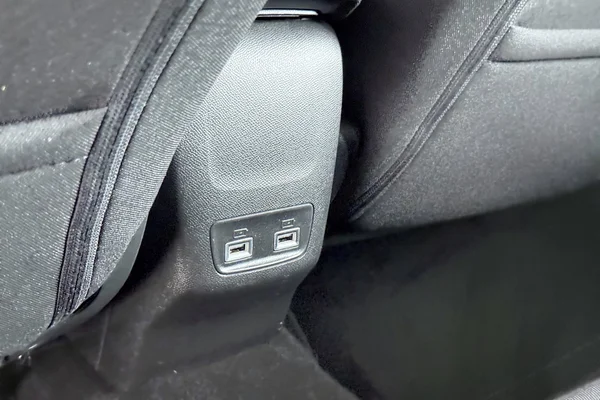 Peugeot E-208 (2022) — foto 6 van 41