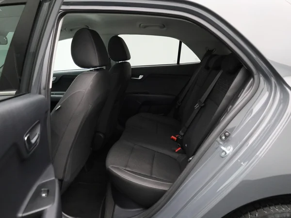 Kia Rio (2023) — foto 2 van 37