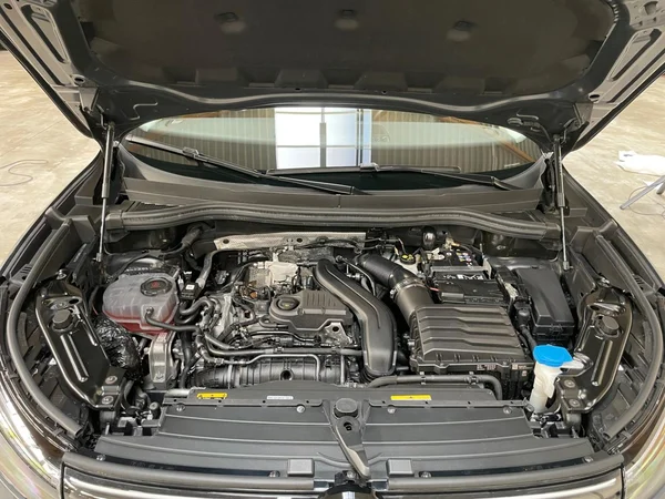 VOLKSWAGEN Tiguan (2024) — foto 9 van 17