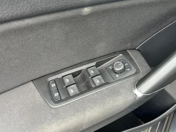 VOLKSWAGEN Touran (2020) — foto 24 van 33