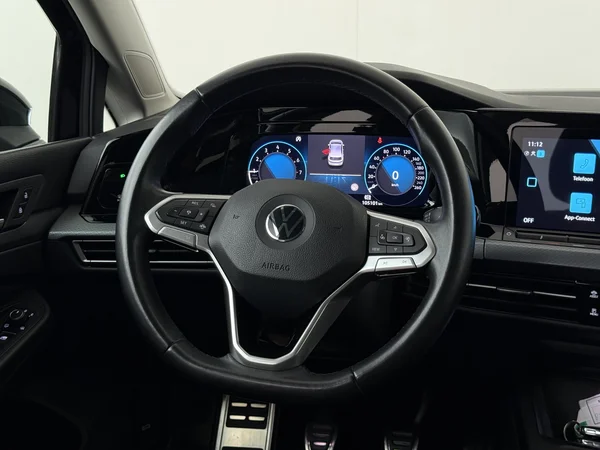 VOLKSWAGEN Golf (2022) — foto 14 van 28