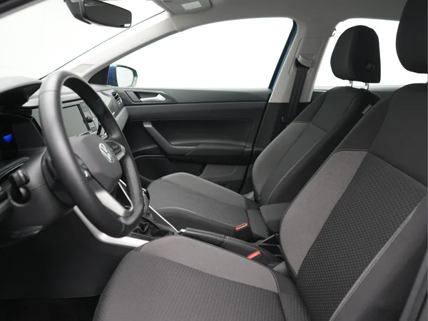 VOLKSWAGEN Polo (2023) — foto 2 van 24