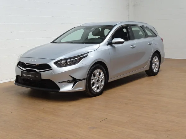 Kia cee'd (2023) — foto 17 van 21