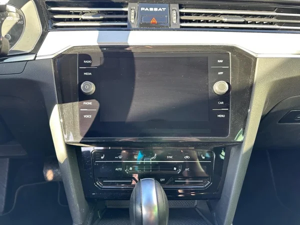 VOLKSWAGEN Passat Variant Dsl (2021) — foto 6 van 21