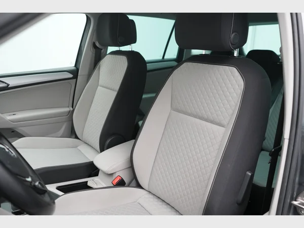 VOLKSWAGEN Tiguan (2017) — foto 7 van 27