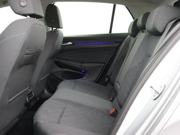 VOLKSWAGEN Golf (2024) — foto 5 van 27