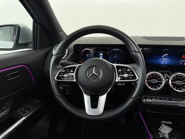 MERCEDES GLA 180 (2022) — foto 14 van 30
