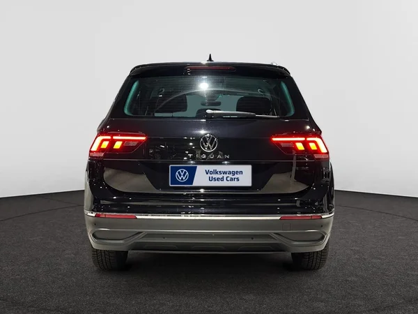 VOLKSWAGEN Tiguan (2022) — foto 18 van 22