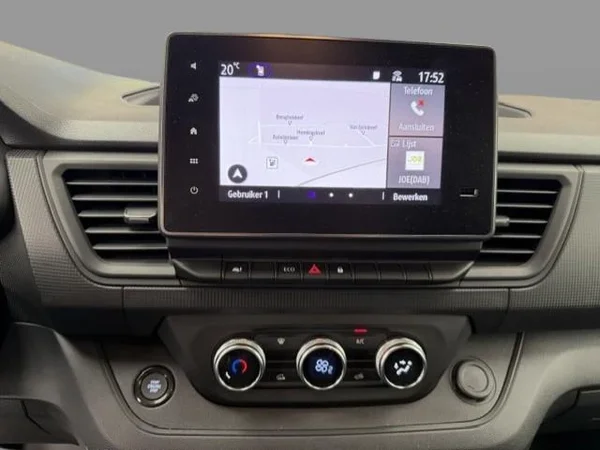 Renault Trafic (2024) — foto 3 van 15