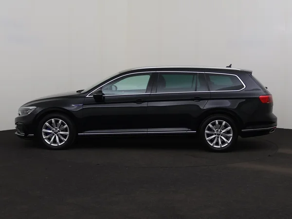 VOLKSWAGEN Passat Variant (2022) — foto 12 van 33