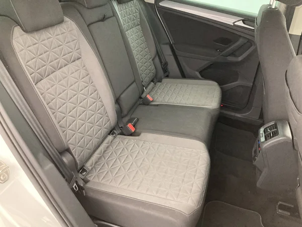 VOLKSWAGEN Tiguan (2021) — foto 29 van 36