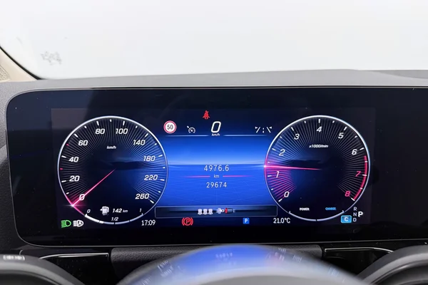 Mercedes-Benz GLA (H247) (2023) — foto 8 van 38