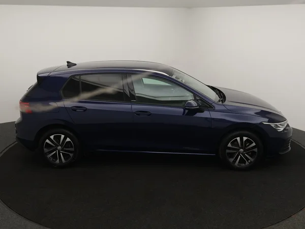 VOLKSWAGEN Golf VIII (2021) — foto 25 van 28