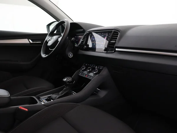 SKODA Karoq (2024) — foto 12 van 18
