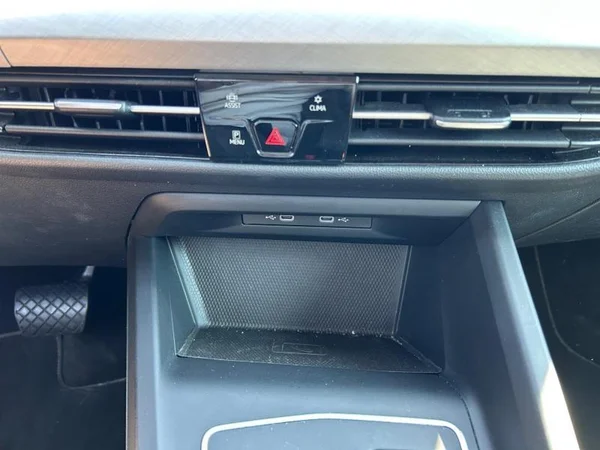 VOLKSWAGEN Golf VIII SW (2023) — foto 14 van 31