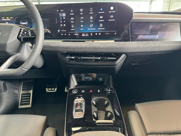 AUDI Q6 e-tron (2025) — foto 5 van 21
