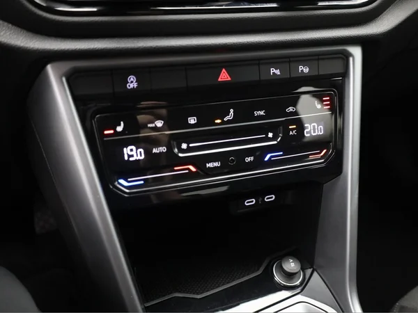 VOLKSWAGEN T-Roc (2023) — foto 9 van 19