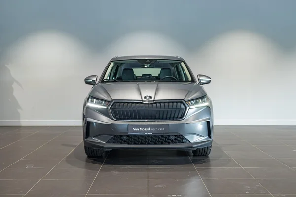 Škoda Enyaq iV (2023) — foto 12 van 35