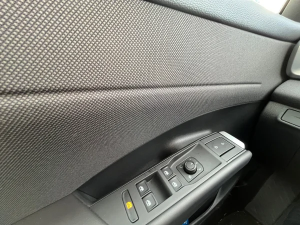 VOLKSWAGEN T-Roc (2025) — foto 2 van 24