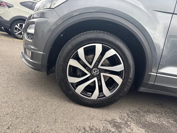 VOLKSWAGEN T-Roc (2021) — foto 10 van 18