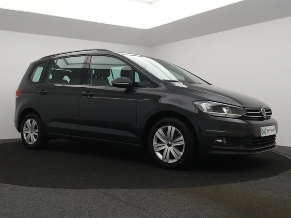 VOLKSWAGEN Touran (2023) — foto 22 van 25