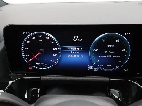 Mercedes-Benz EQA (2024) — foto 21 van 34