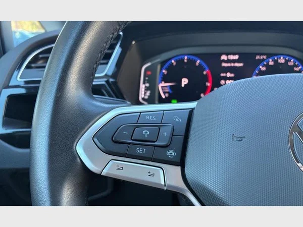 Volkswagen Touran (2023) — foto 10 van 21