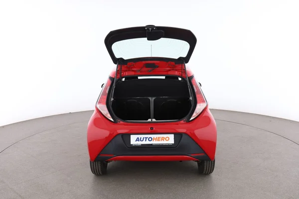 Toyota Aygo (2016) — foto 7 van 16