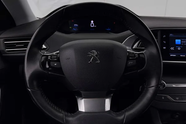 Peugeot 308 (2021) — foto 3 van 38