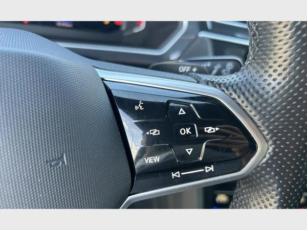 VOLKSWAGEN Tiguan (2021) — foto 25 van 33