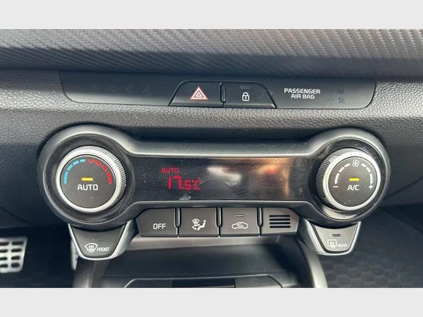 Kia RIO (2022) — foto 8 van 25