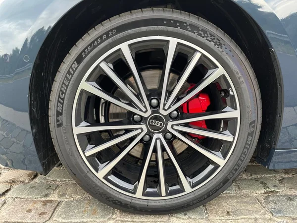 AUDI A6 Avant e-tron (2025) — foto 16 van 23